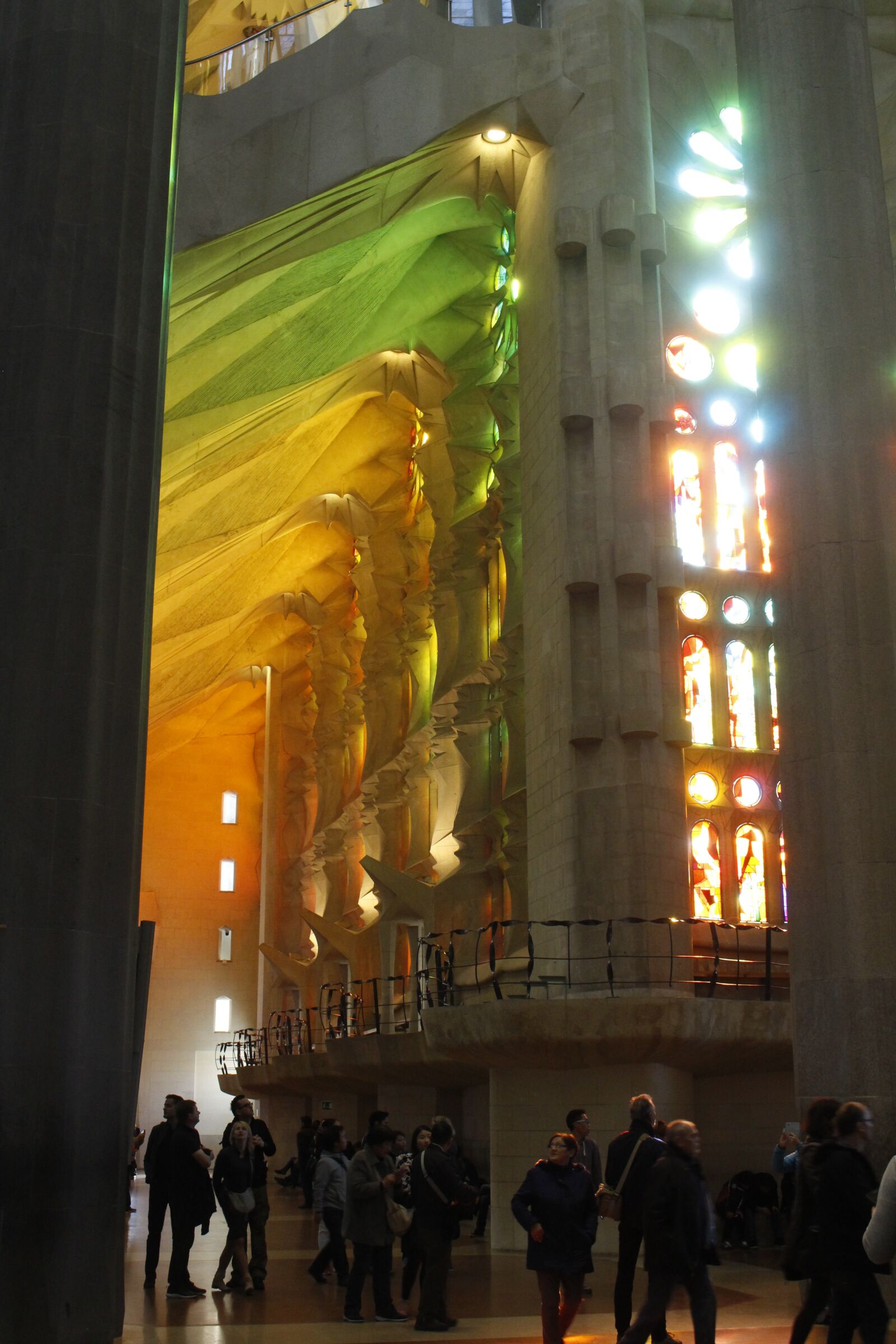 Canon EOS 700D (EOS Rebel T5i / EOS Kiss X7i) sample photo. Barcelona, gaudí, architecture photography