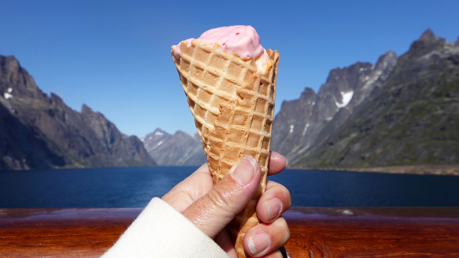 Sony Cyber-shot DSC-RX100 VI sample photo. Ice cream, ice, iceberg photography