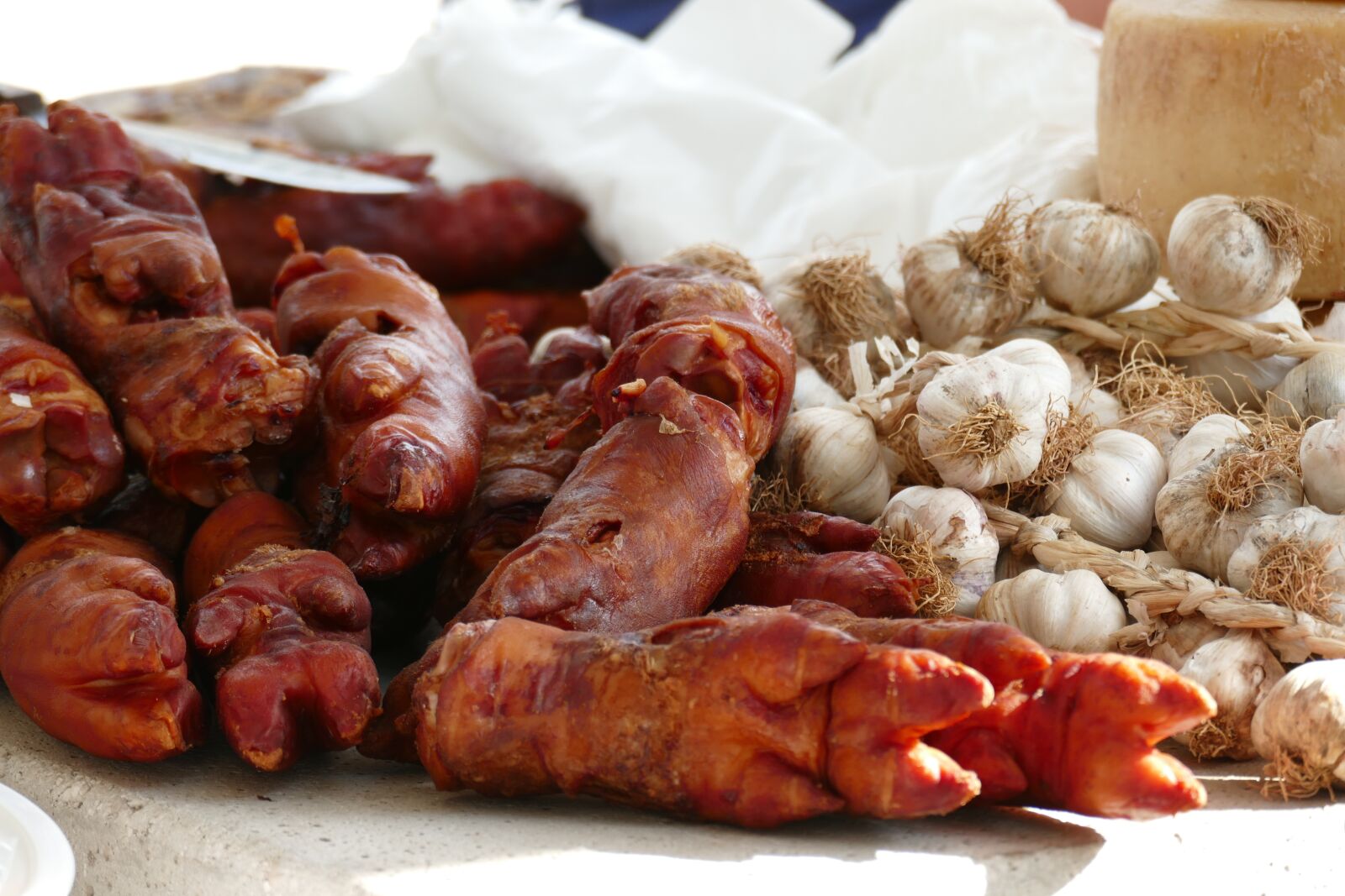 Panasonic Lumix DMC-FZ1000 sample photo. Pig feet, garlic, dried photography
