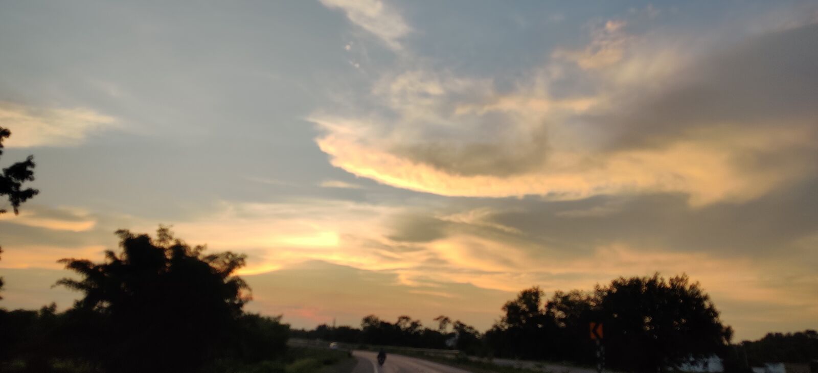 OnePlus GM1901 sample photo. Clouds, orange sunset, evening photography