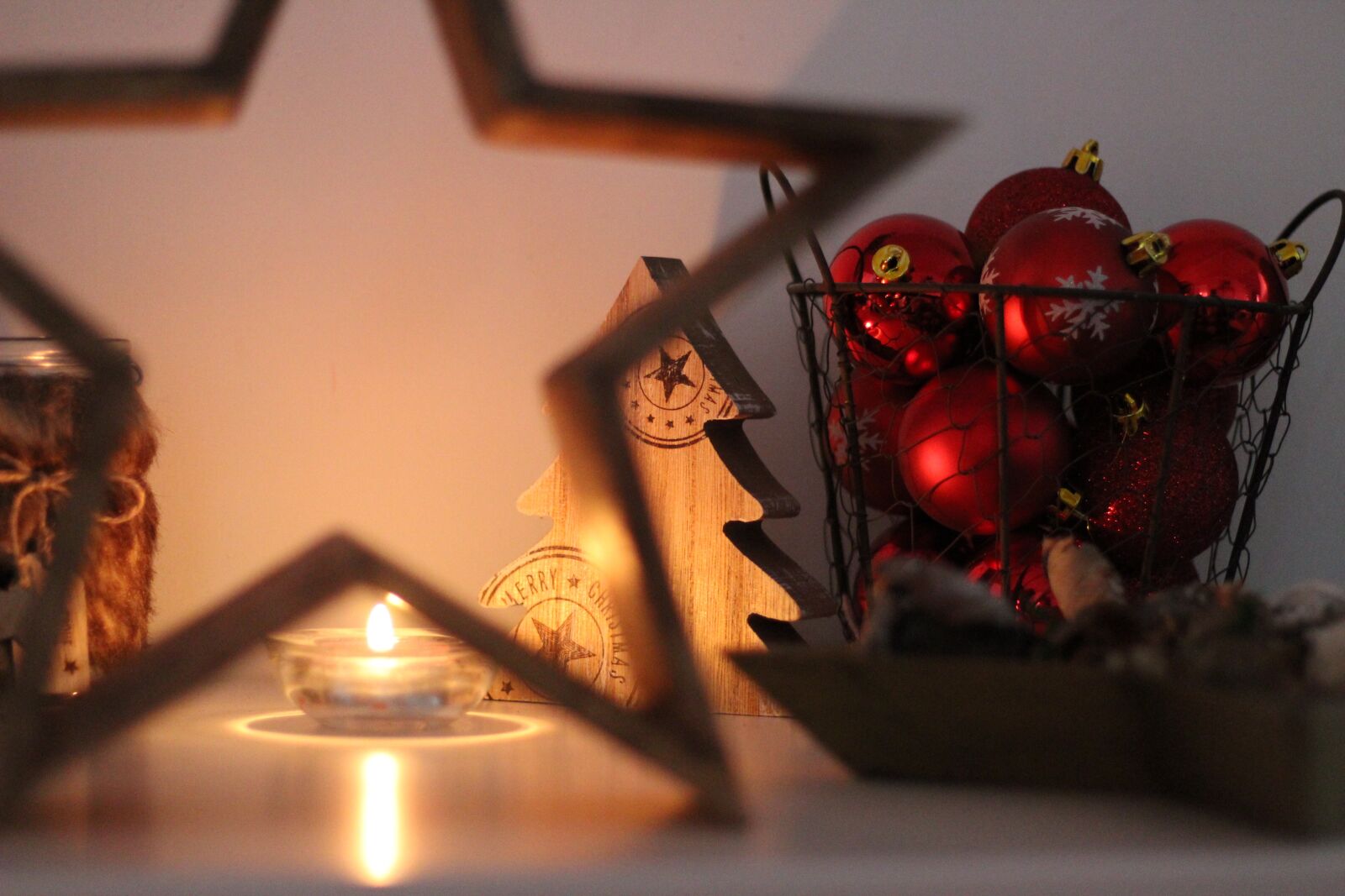 Canon EOS 1300D (EOS Rebel T6 / EOS Kiss X80) + Canon EF 50mm F1.8 STM sample photo. Xmas, celebration, light photography