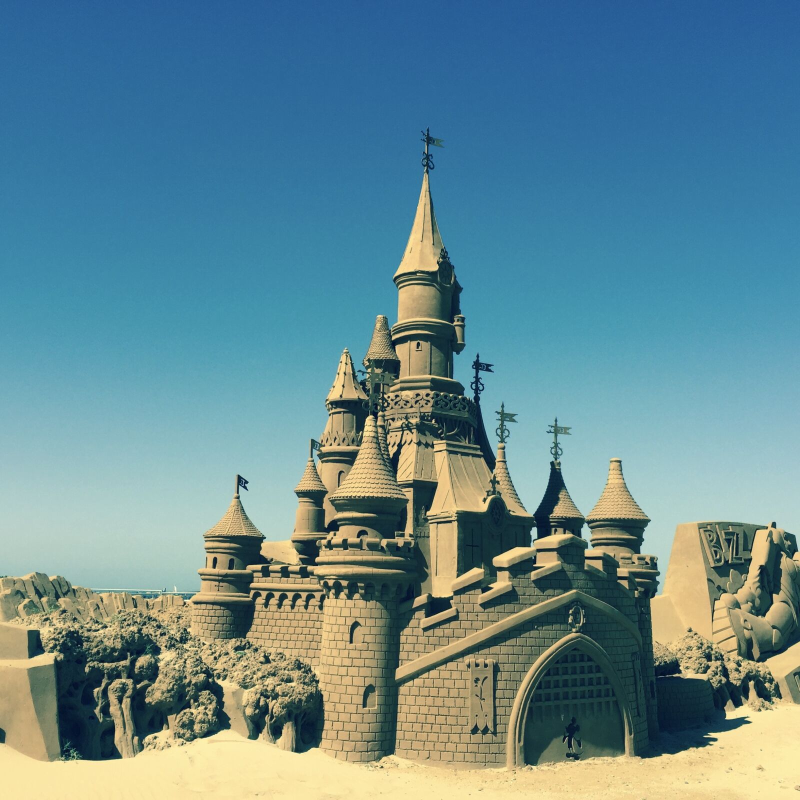 Apple iPhone 6 sample photo. Castle, sand sculptures, sand photography
