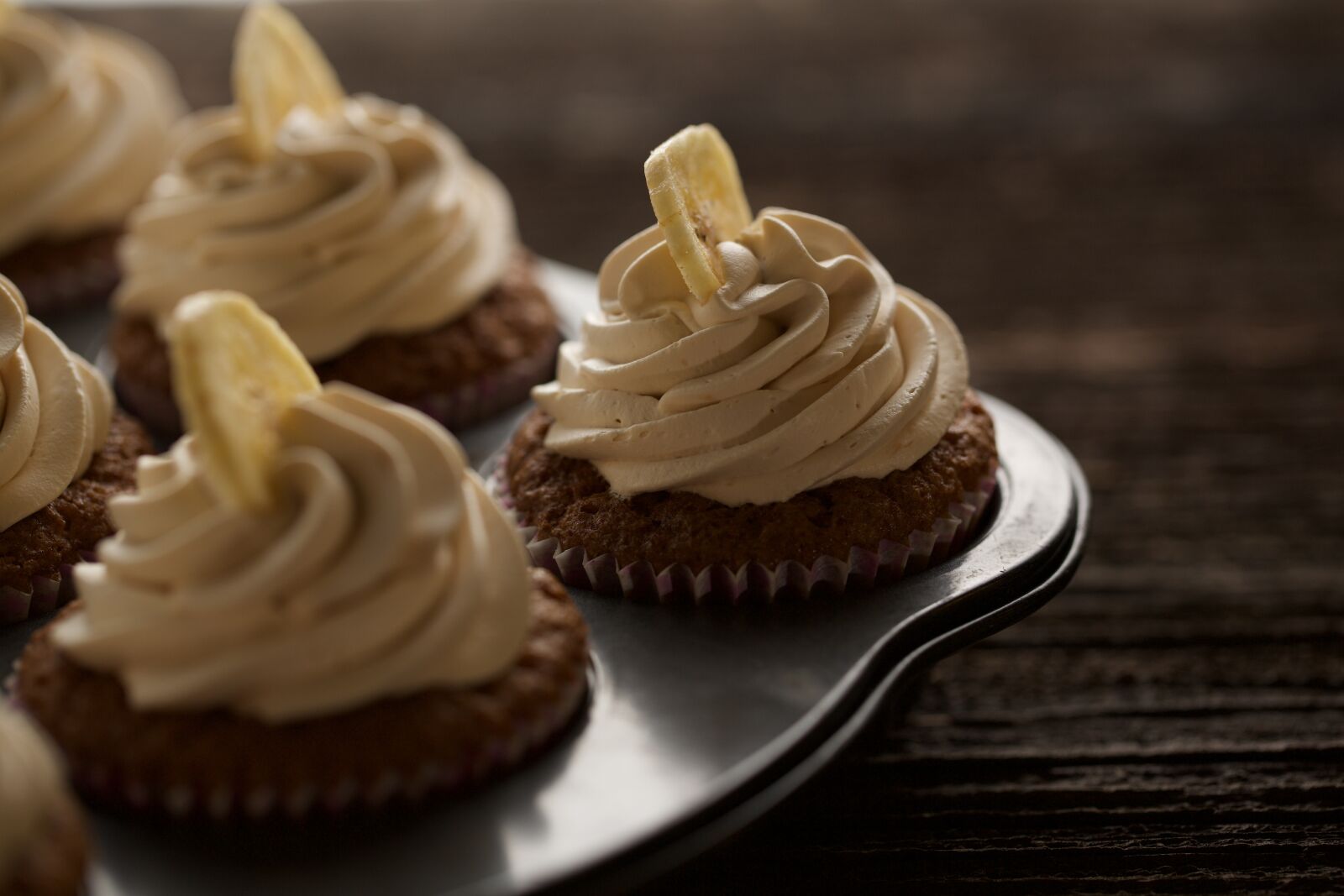Canon EOS 5D Mark III sample photo. Cup cakes, bakery, cupcake photography