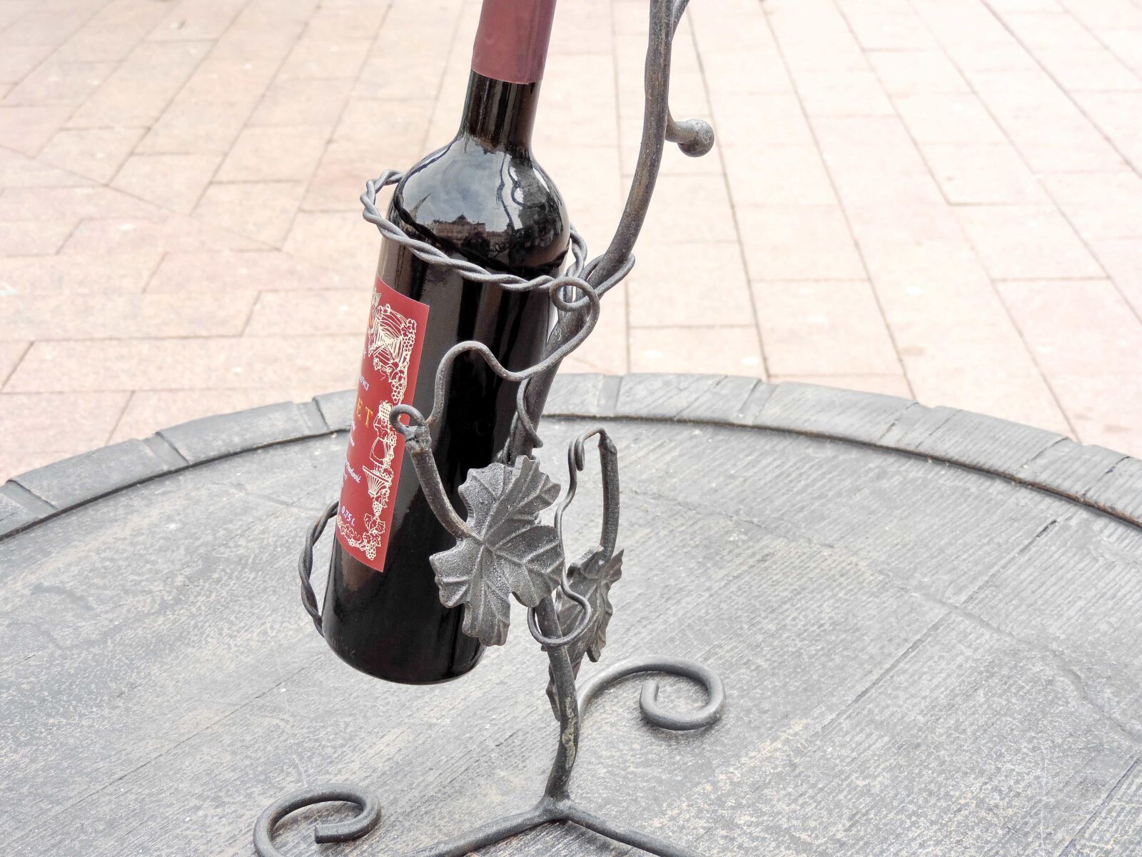 Nikon Coolpix P520 sample photo. Art, bottle, cast iron photography