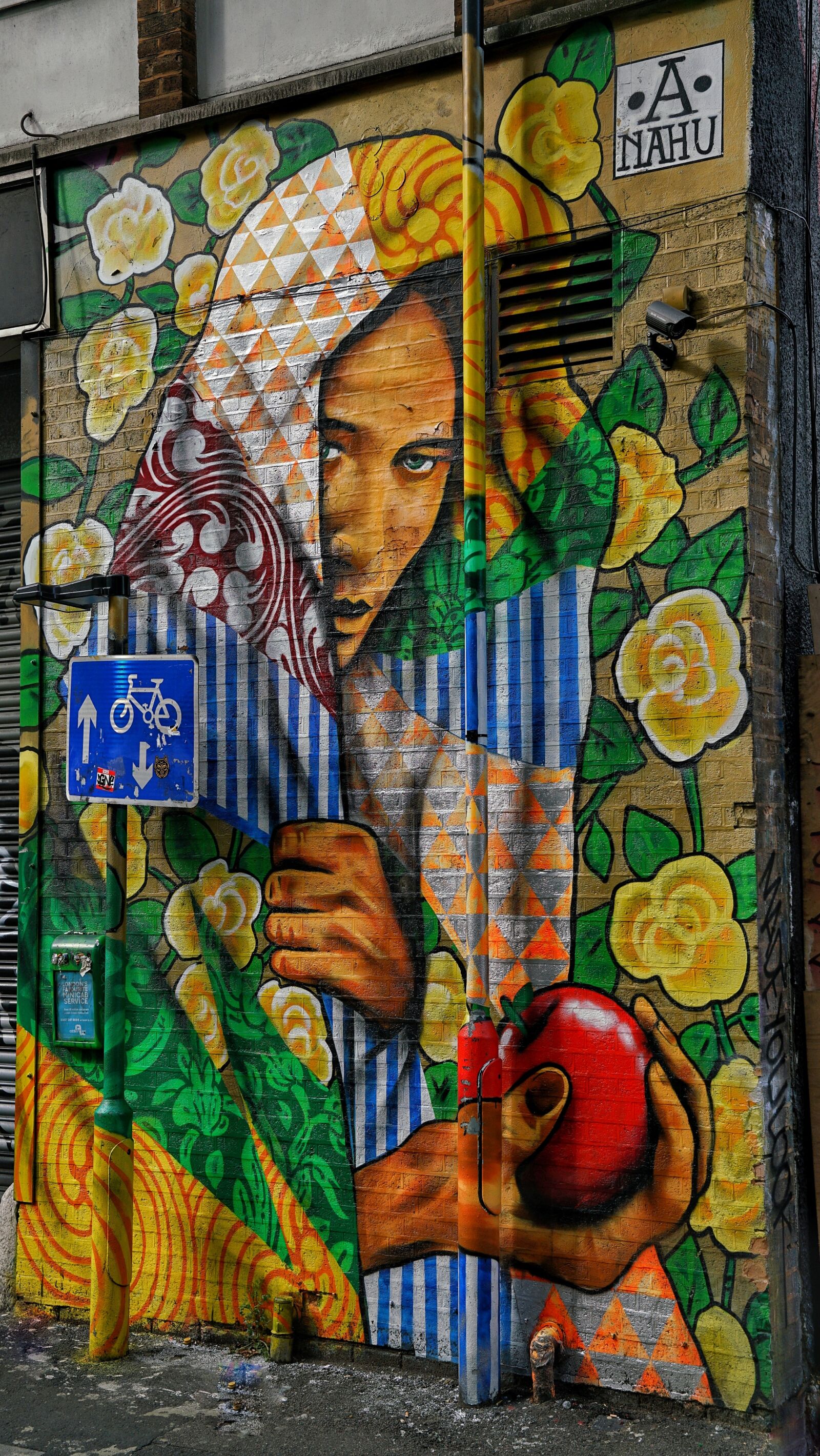 Sony a7R II + Sony FE 24-70mm F2.8 GM sample photo. Street, wall, art photography