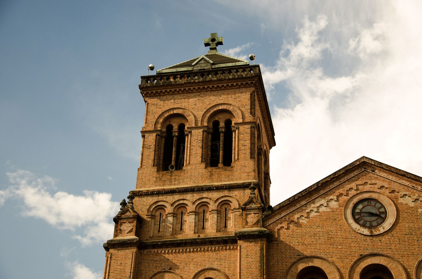 Nikon D5100 sample photo. Medellin, colombia, church photography