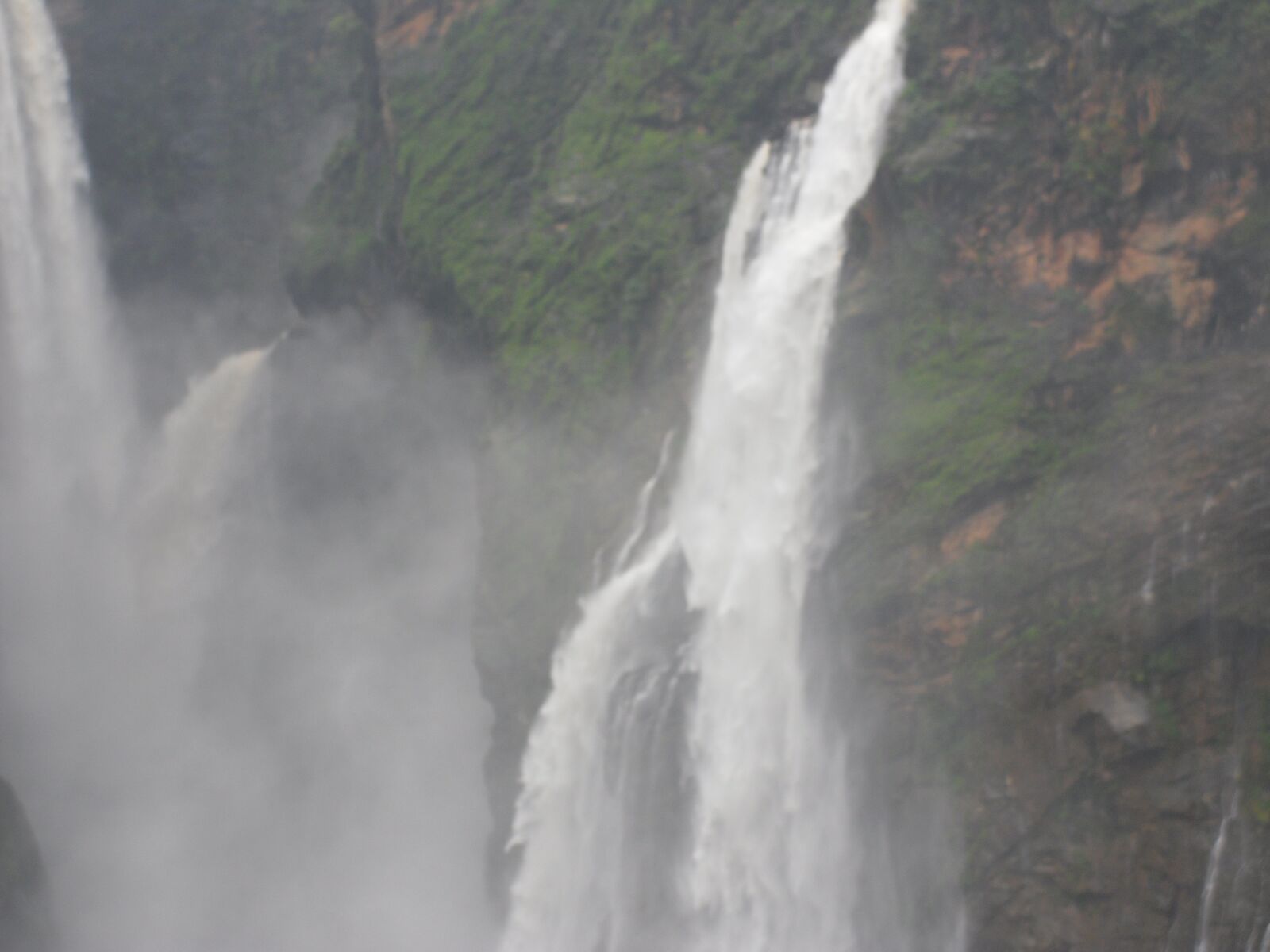 Samsung PL90/VLUU PL90 sample photo. Waterfall, mountains, landscape photography