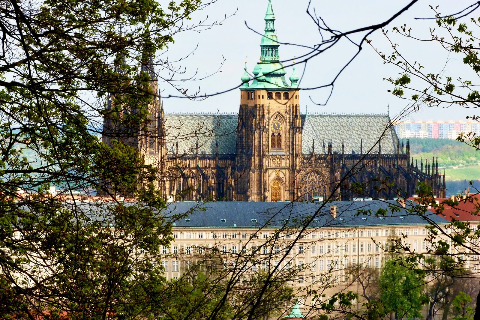 Panasonic Lumix DMC-FZ40 (Lumix DMC-FZ45) sample photo. Castle, prague, architecture photography