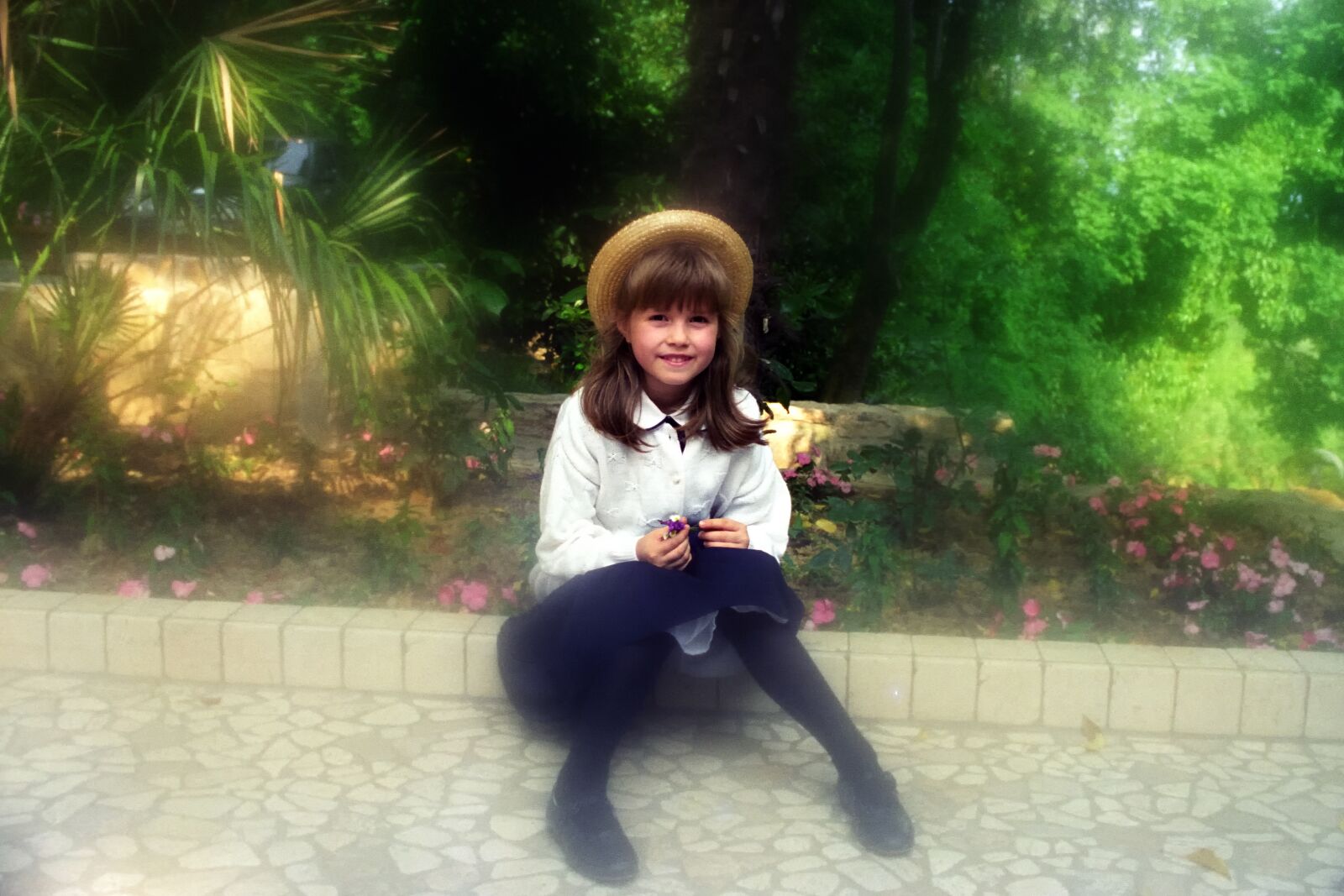 Panasonic Lumix DMC-FZ1000 sample photo. Girl, beautiful, smile photography
