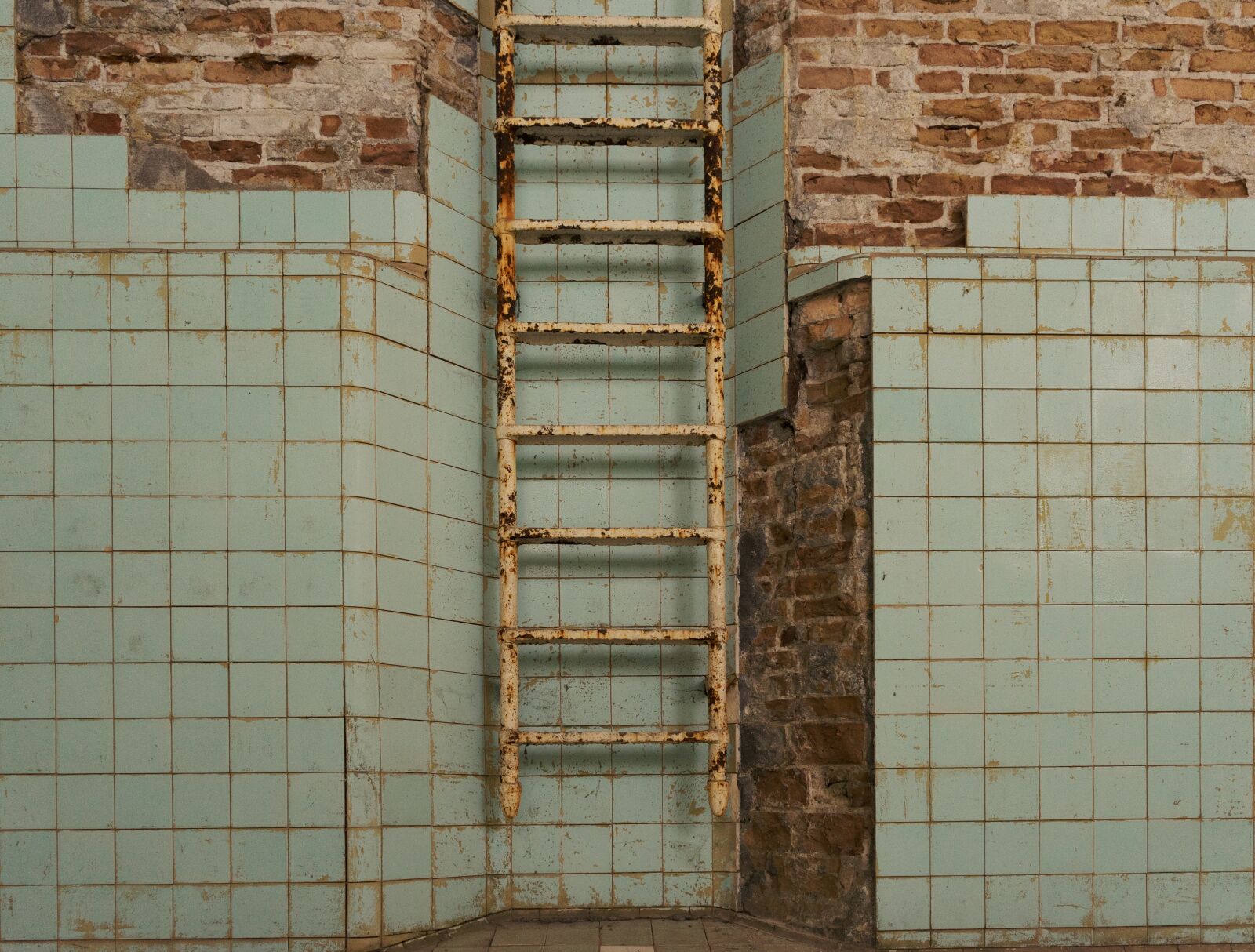 Sony a7 + Sony FE 28-70mm F3.5-5.6 OSS sample photo. Lost places, lapsed, ruin photography