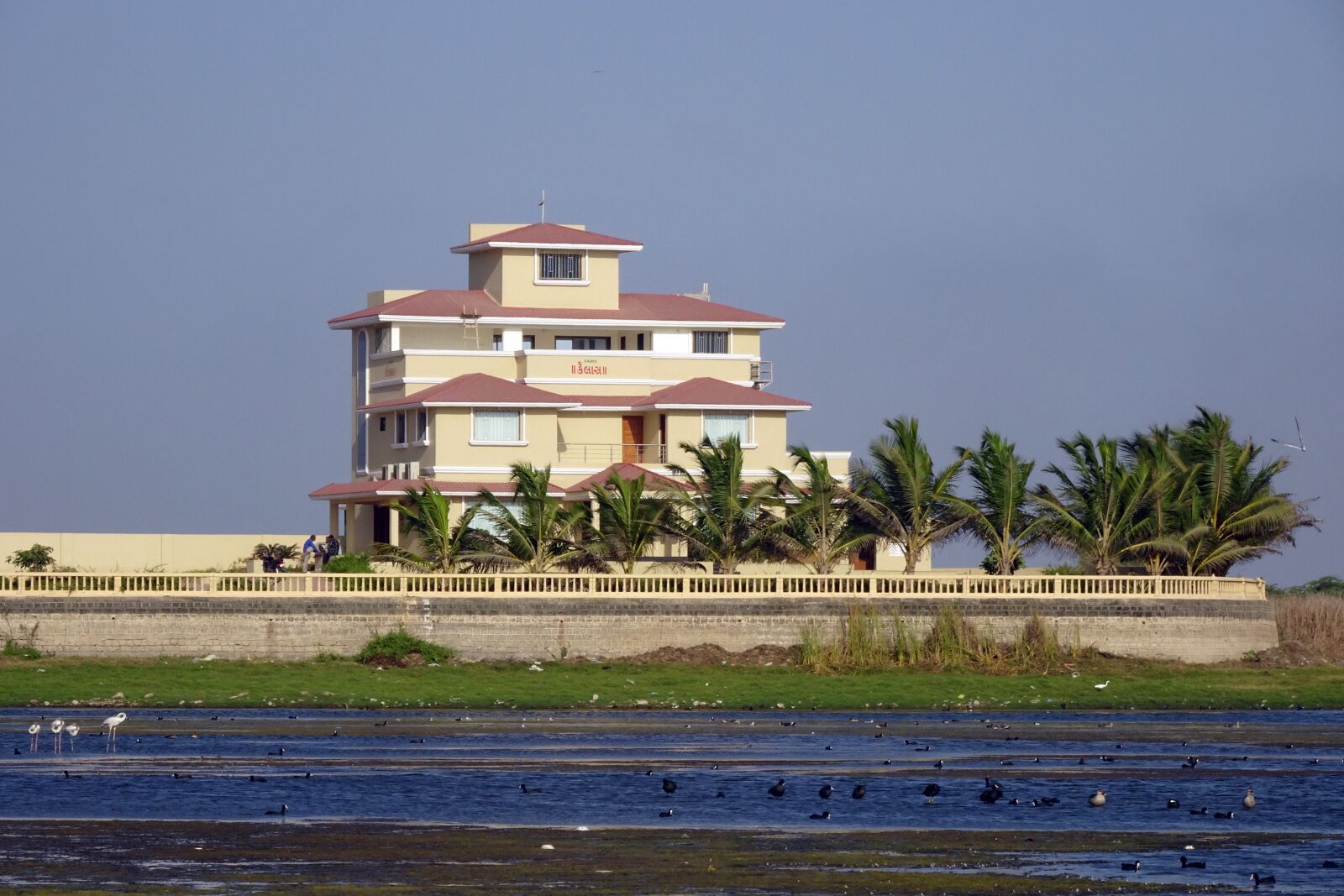 Sony Cyber-shot DSC-HX90V sample photo. Mansion, bungalow, house photography