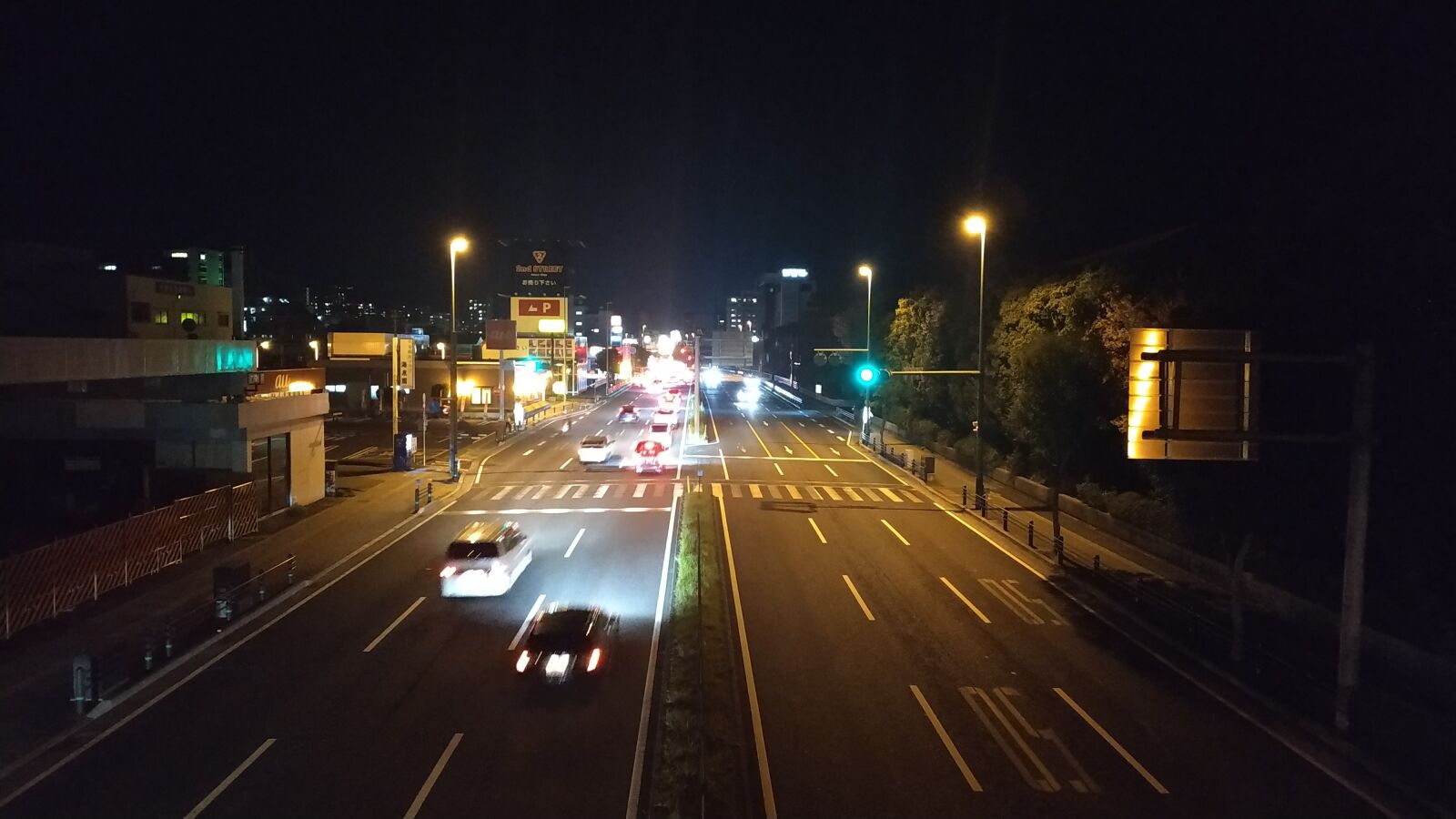 Xiaomi Redmi Note 6 Pro sample photo. Street, cars, night photography