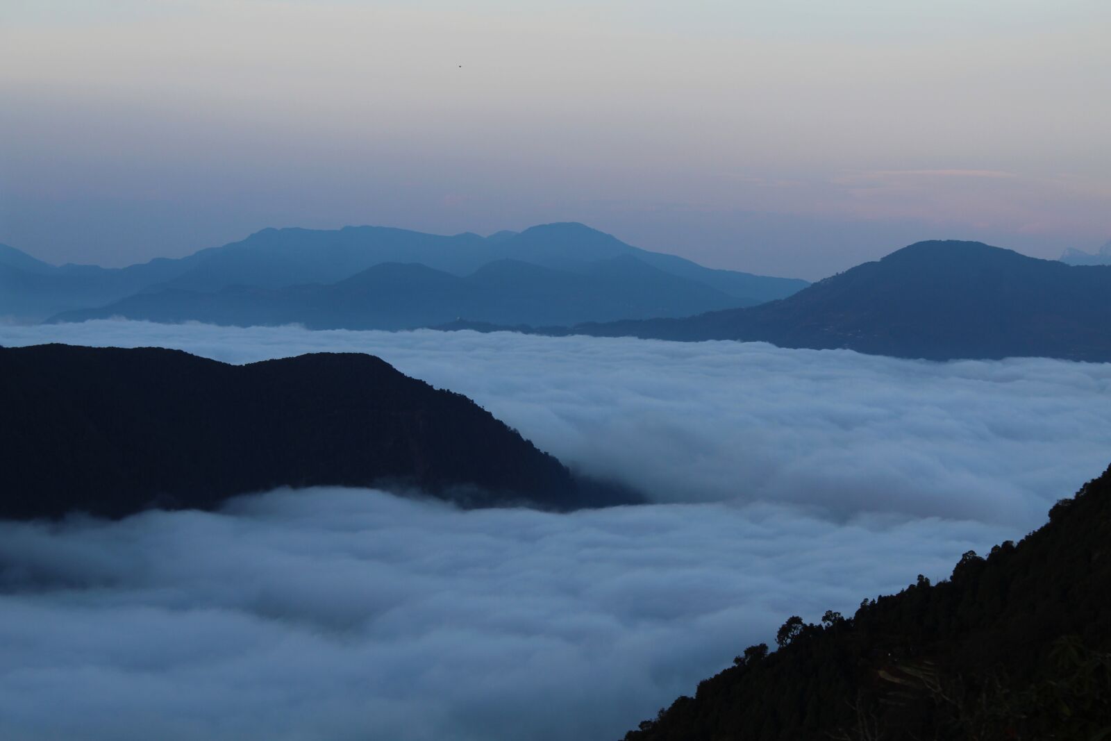 Canon EOS 1300D (EOS Rebel T6 / EOS Kiss X80) sample photo. Selva marine, clouds, mountains photography