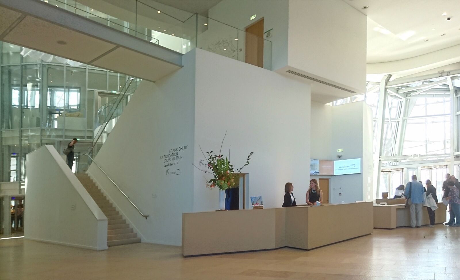 Sony Xperia Z3+ sample photo. Gehry, paris, fondation louis photography