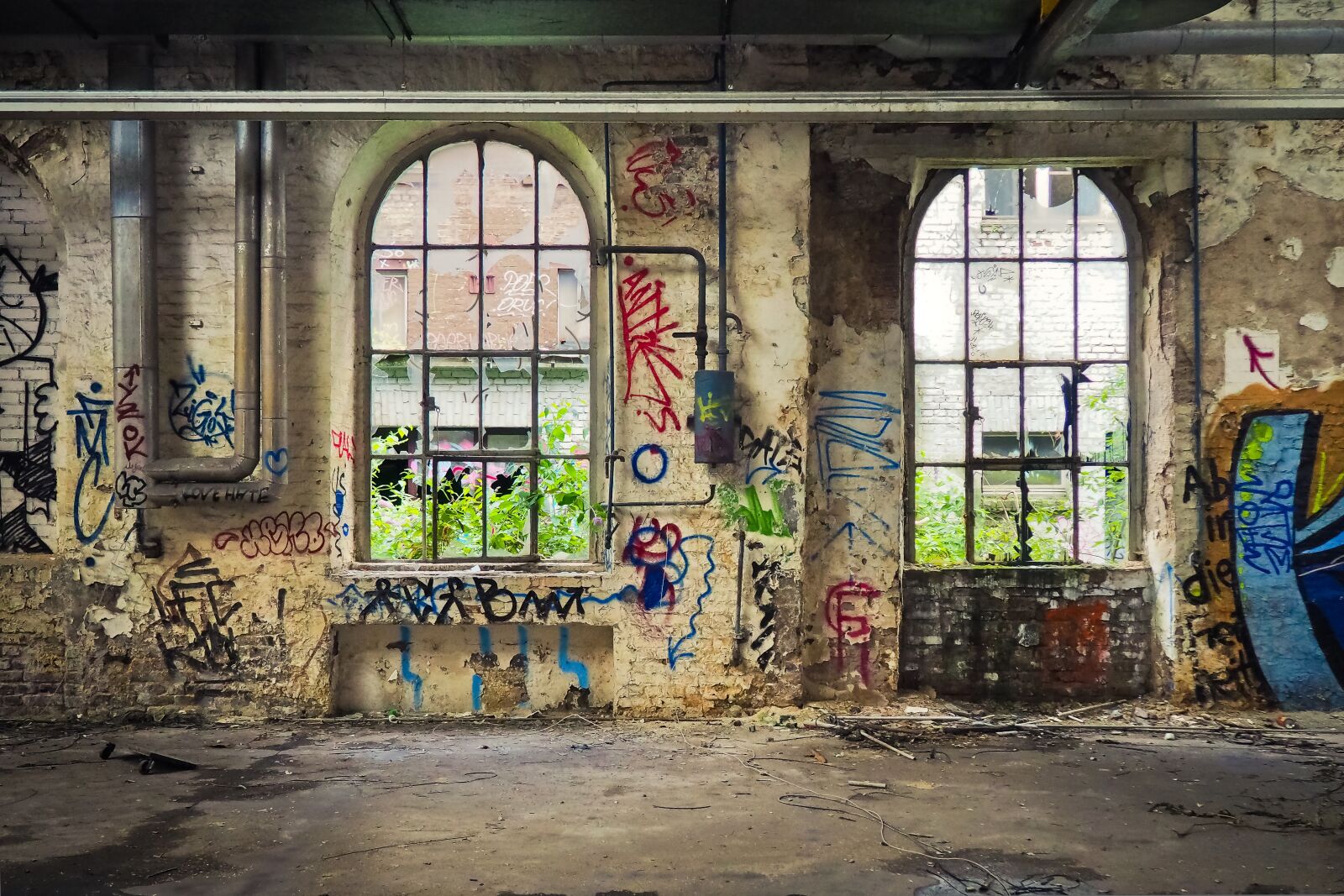 Olympus OM-D E-M10 sample photo. Lost places, rooms, abandoned photography