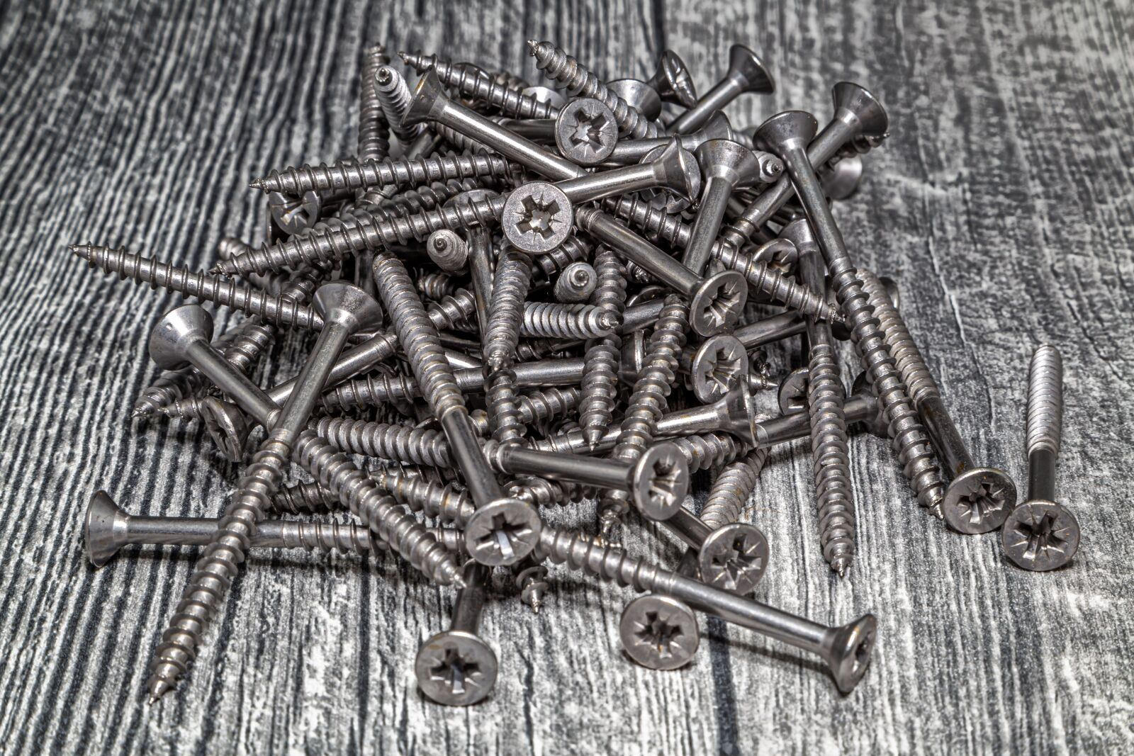 Canon EOS 6D + Canon EF 24-105mm F4L IS USM sample photo. Stainless steel screw, stainless photography