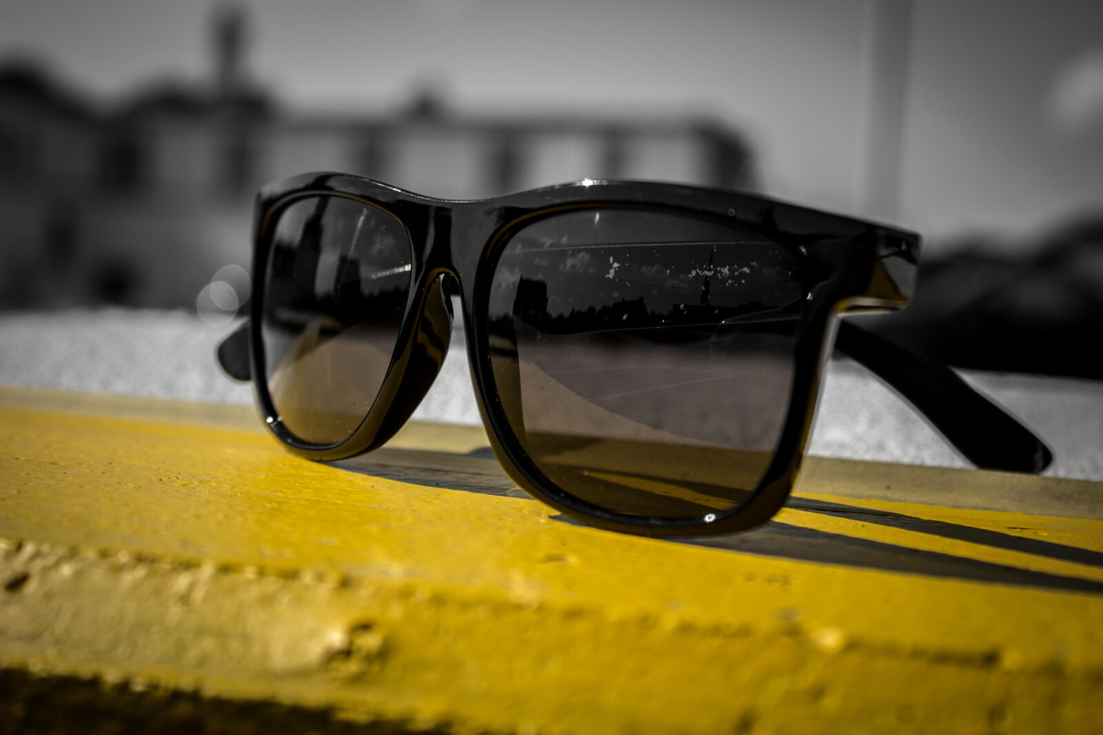 Canon EOS 1200D (EOS Rebel T5 / EOS Kiss X70 / EOS Hi) sample photo. Blur, eyewear, fashion, glass photography