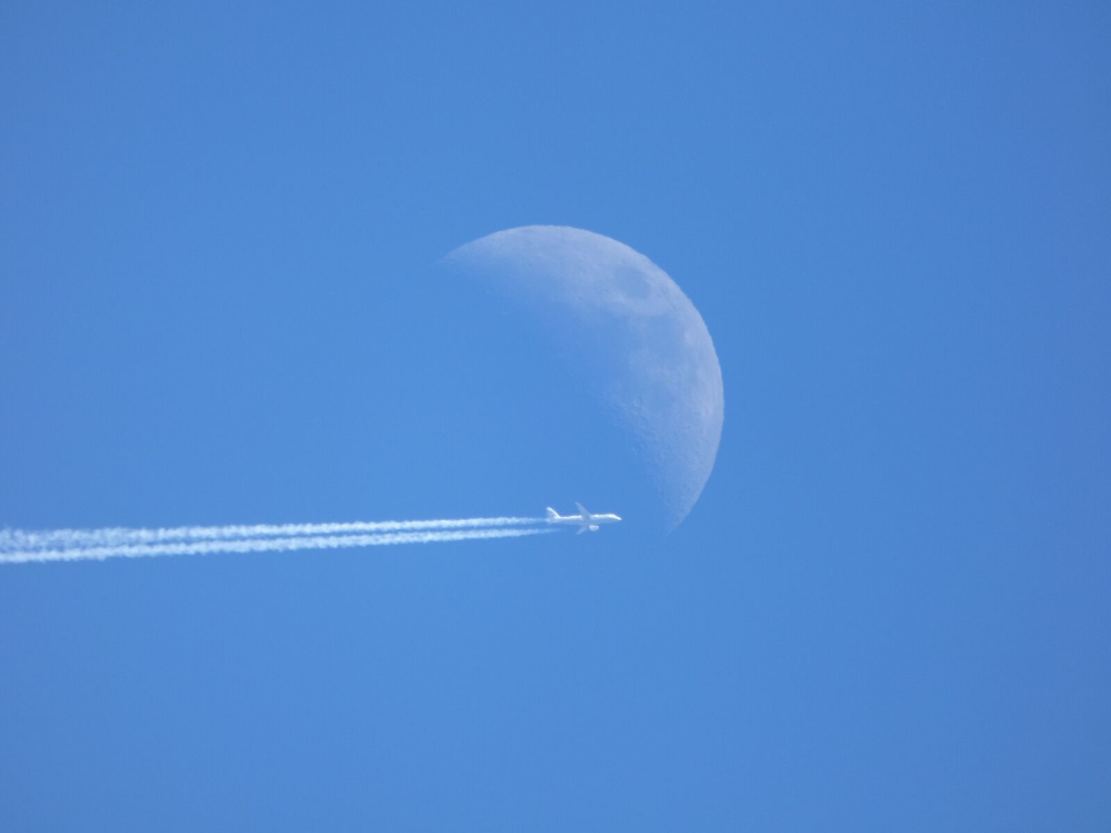 Panasonic DMC-FZ72 sample photo. Moon, plane, sky photography
