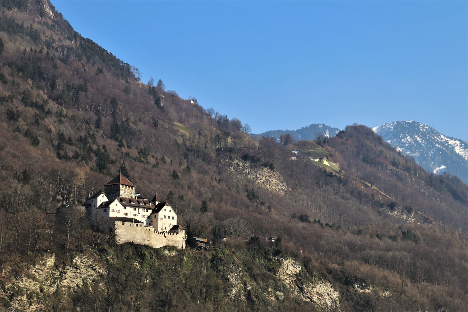 Canon EOS 80D sample photo. Castle, liechtenstein, mountain photography