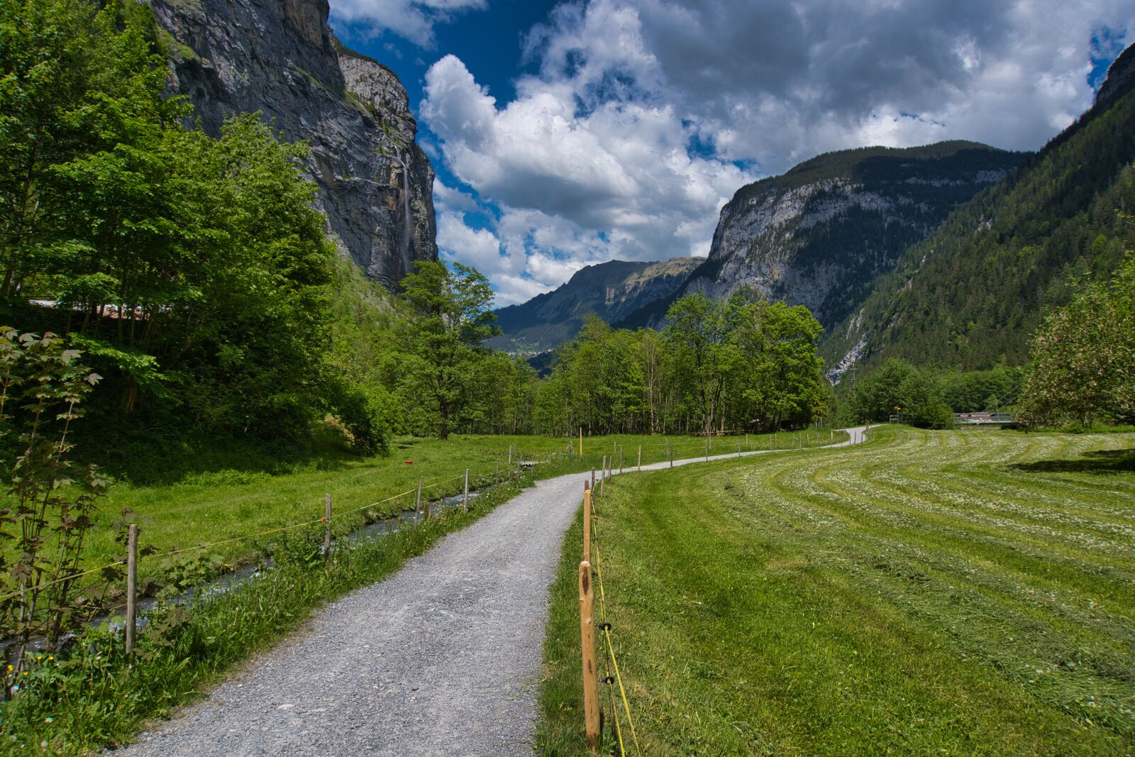 Sony a6600 sample photo. Road, valley, mountains photography