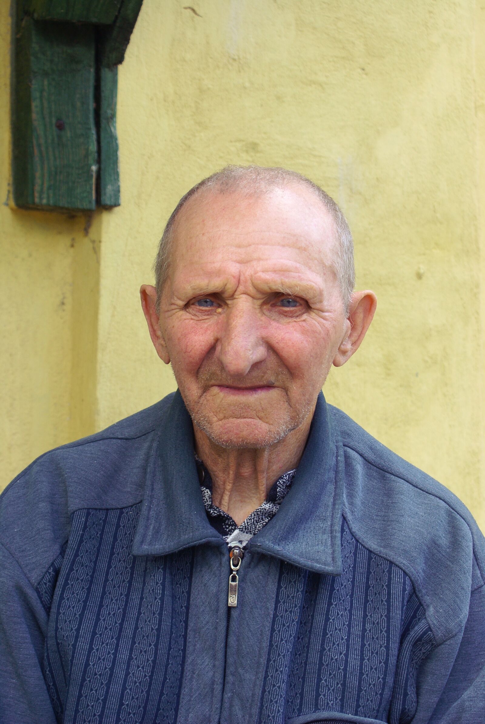 Sony Alpha DSLR-A100 sample photo. The old man, russia photography