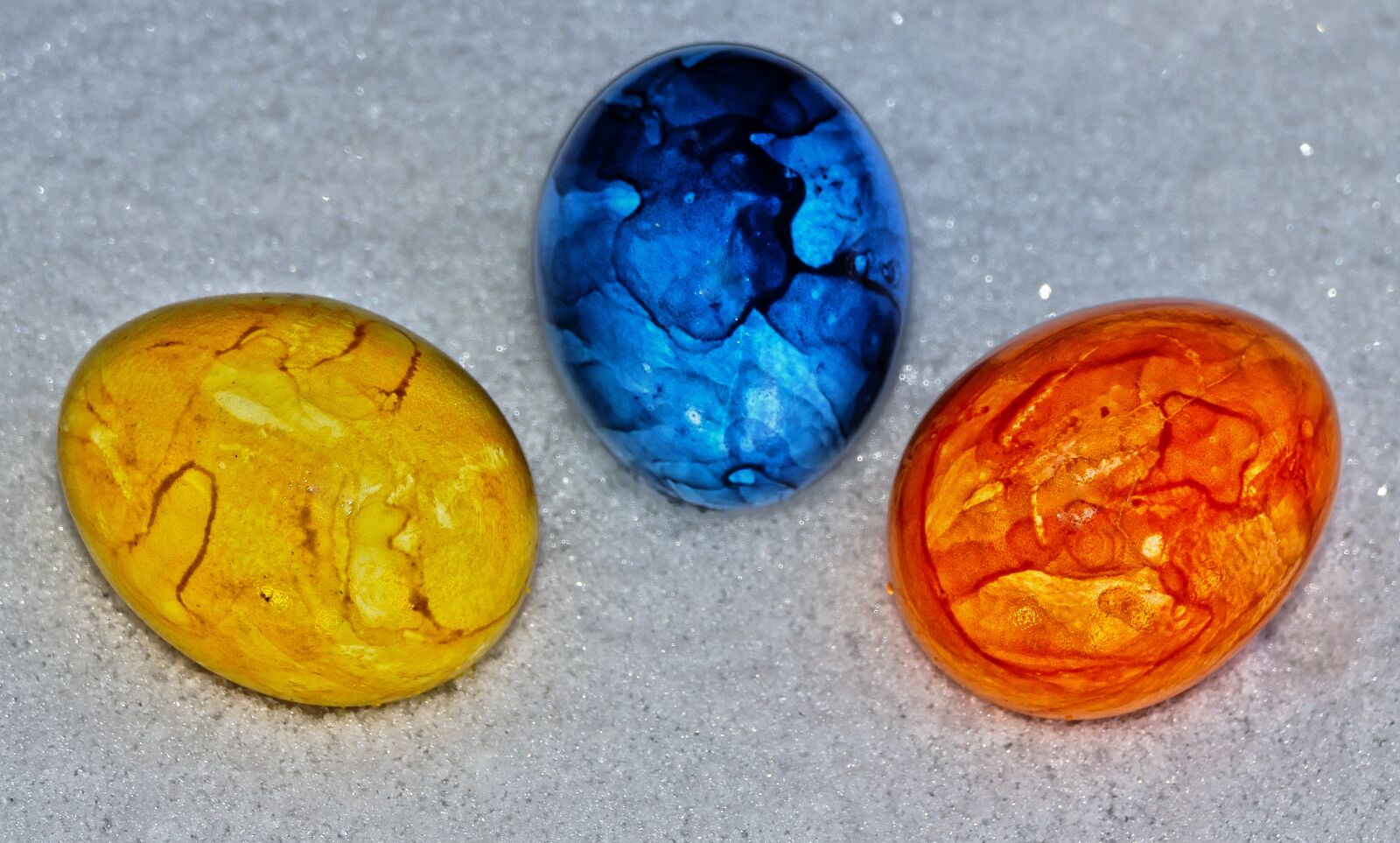 Panasonic Lumix DMC-FZ1000 sample photo. Easter eggs, egg, snow photography