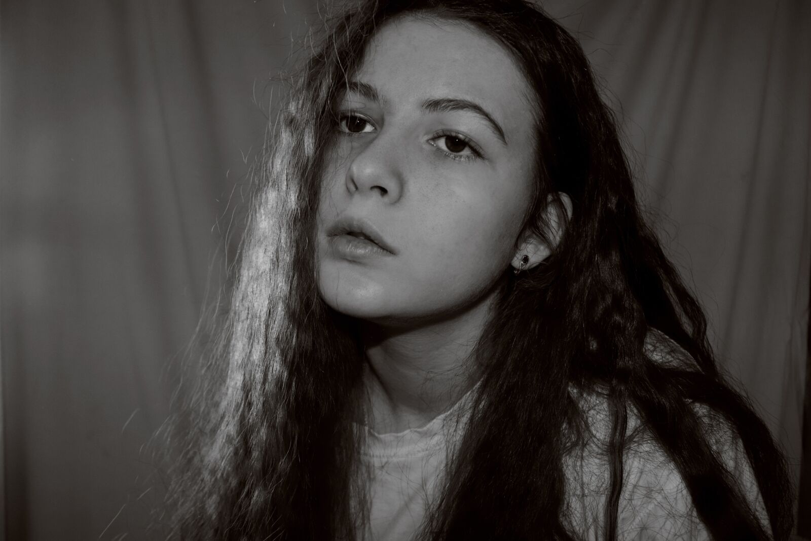 Canon EOS 800D (EOS Rebel T7i / EOS Kiss X9i) sample photo. Bw, girl, portrait photography