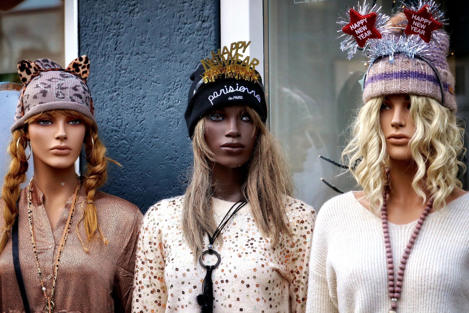Canon EOS M50 (EOS Kiss M) sample photo. Mannequins, fashion, beauty photography