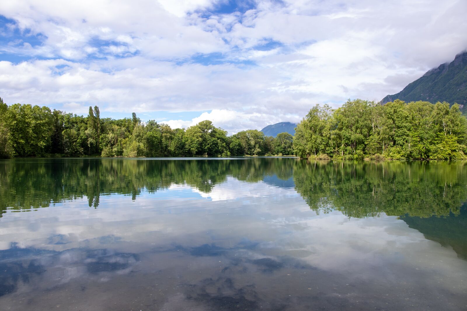 Canon EF 24-70mm F4L IS USM sample photo. Lake, savoie, spring photography