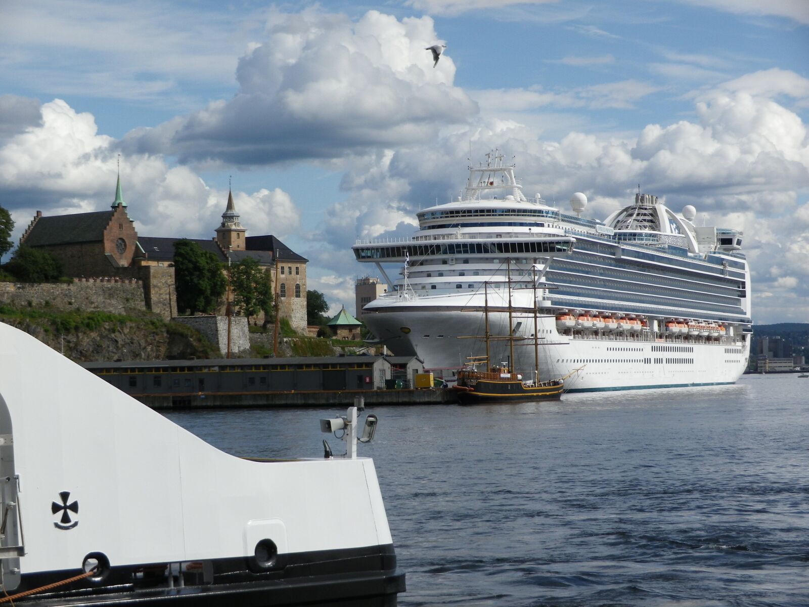 Pentax Optio RZ18 sample photo. Cruise, cruise ship, emerald photography