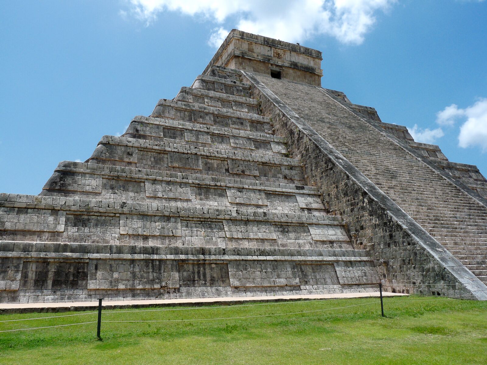Panasonic Lumix DMC-FZ28 sample photo. Mexico, pyramid, maya photography