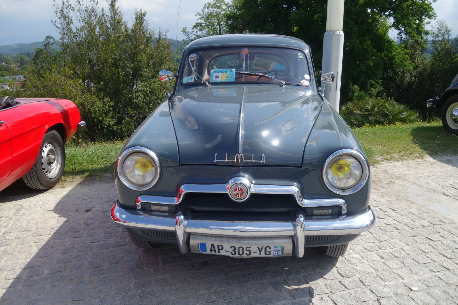 Sony Cyber-shot DSC-RX100 II sample photo. Old car, simca, plate photography