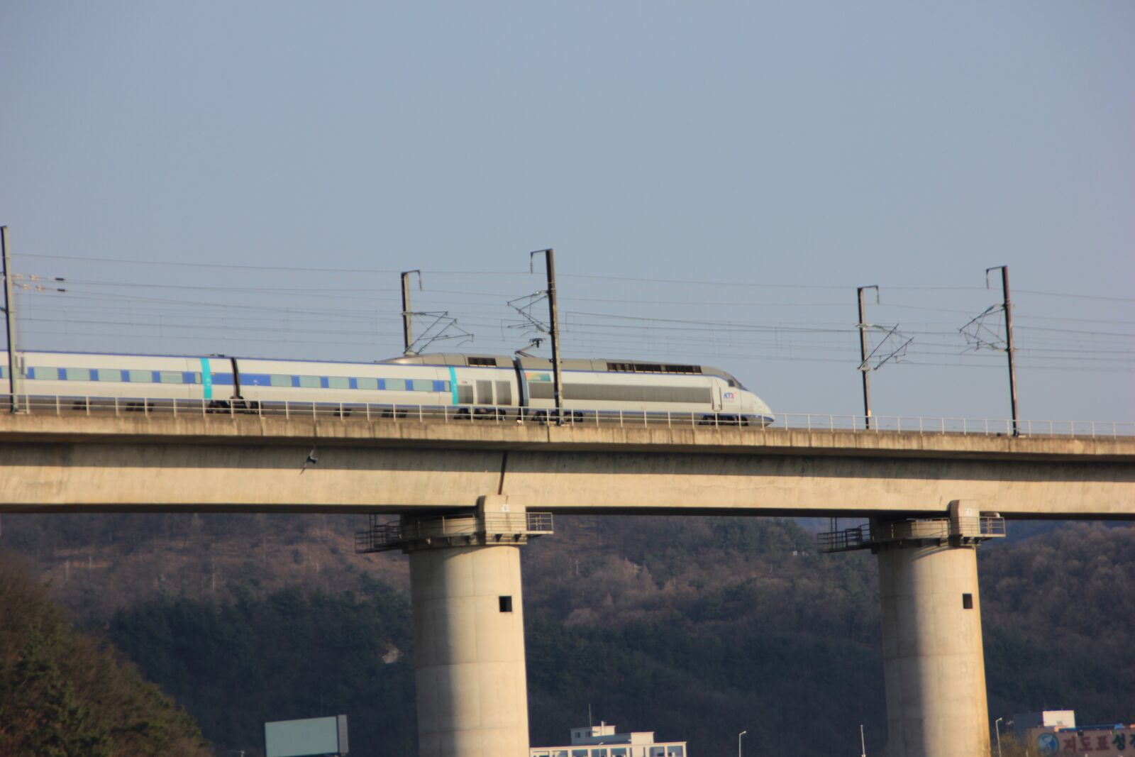 Canon EOS 600D (Rebel EOS T3i / EOS Kiss X5) sample photo. Korea, railway, transportation photography