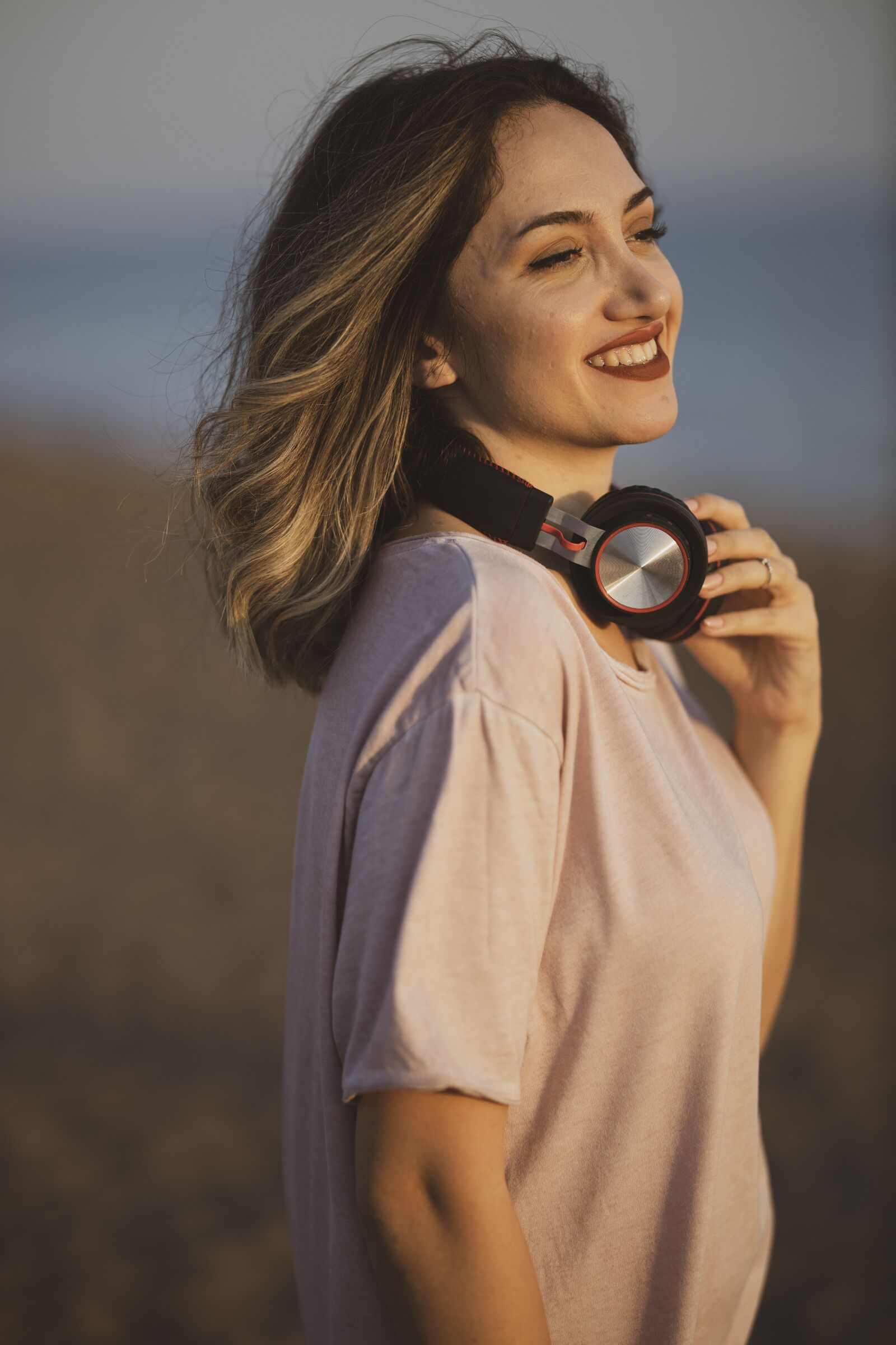 Canon RF 85mm F1.2L USM sample photo. Woman, pose, model photography