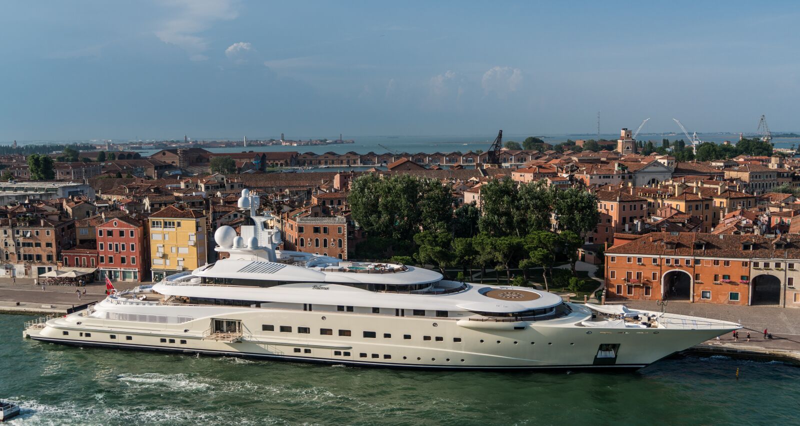 Sony a7R II + Sony FE 24-240mm F3.5-6.3 OSS sample photo. Venice, italy, coastline photography