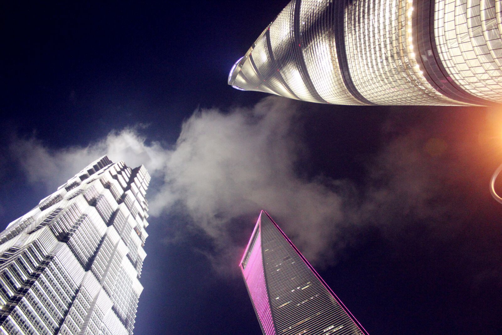 Canon EOS 600D (Rebel EOS T3i / EOS Kiss X5) sample photo. Shanghai, tall buildings, night photography
