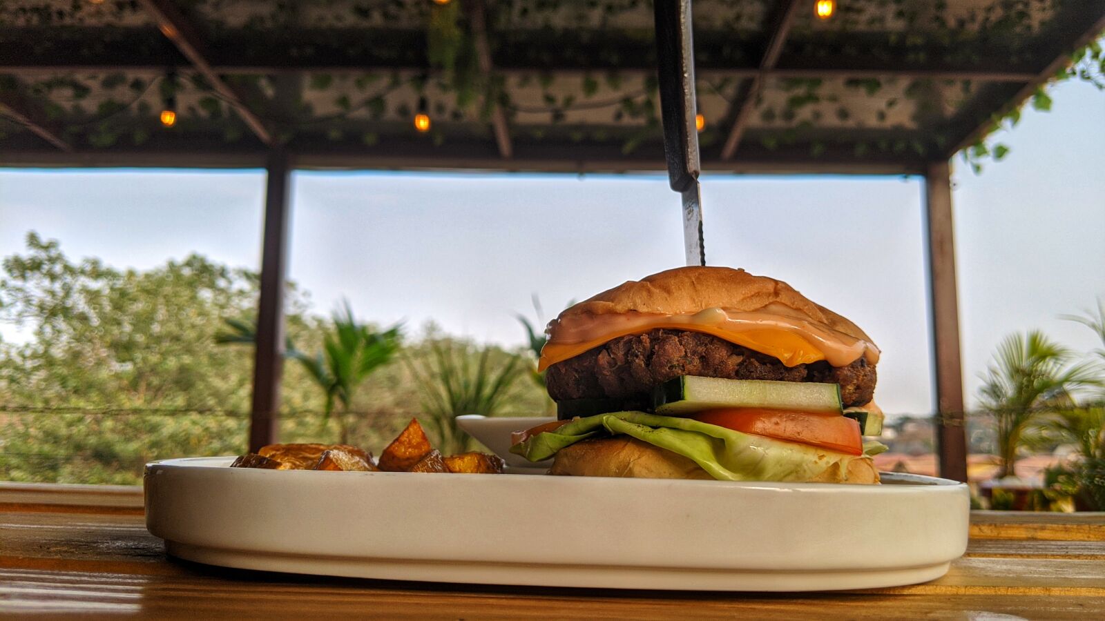 Google Pixel 3 sample photo. Bugger, knife, food photography