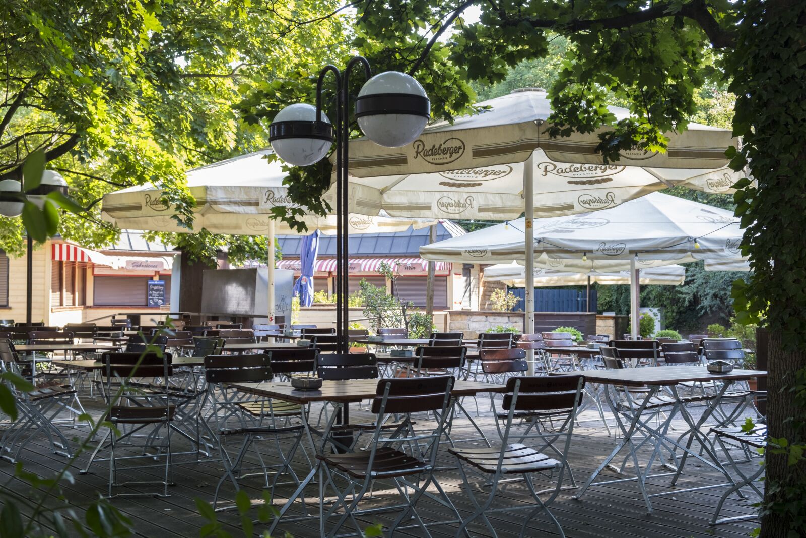 Fujifilm XF 18-55mm F2.8-4 R LM OIS sample photo. Beer garden, radeberger, dining photography