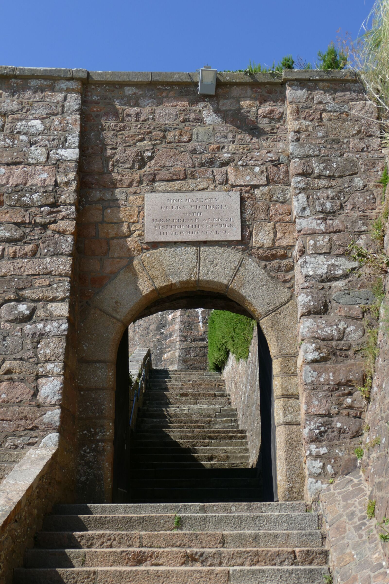 Panasonic Lumix DMC-FZ1000 sample photo. Jersey, castle, orgueil photography