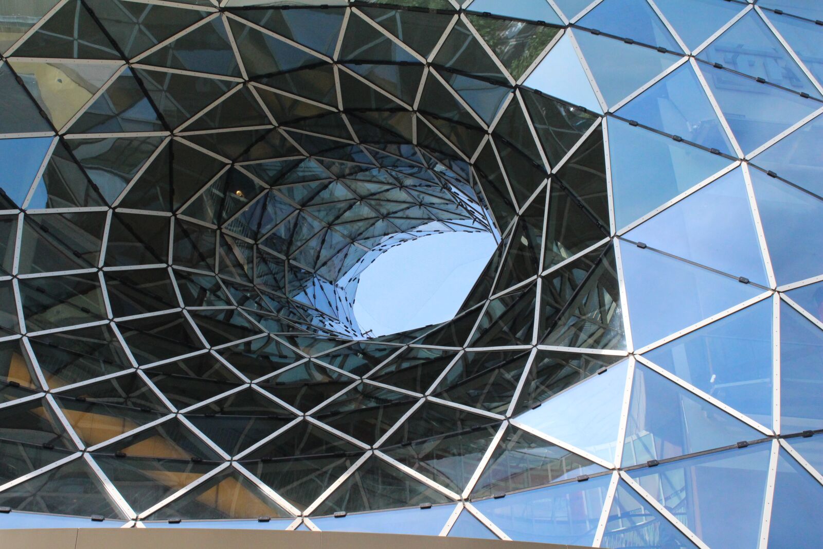 Canon EOS 650D (EOS Rebel T4i / EOS Kiss X6i) sample photo. Architecture, frankfurt, building photography