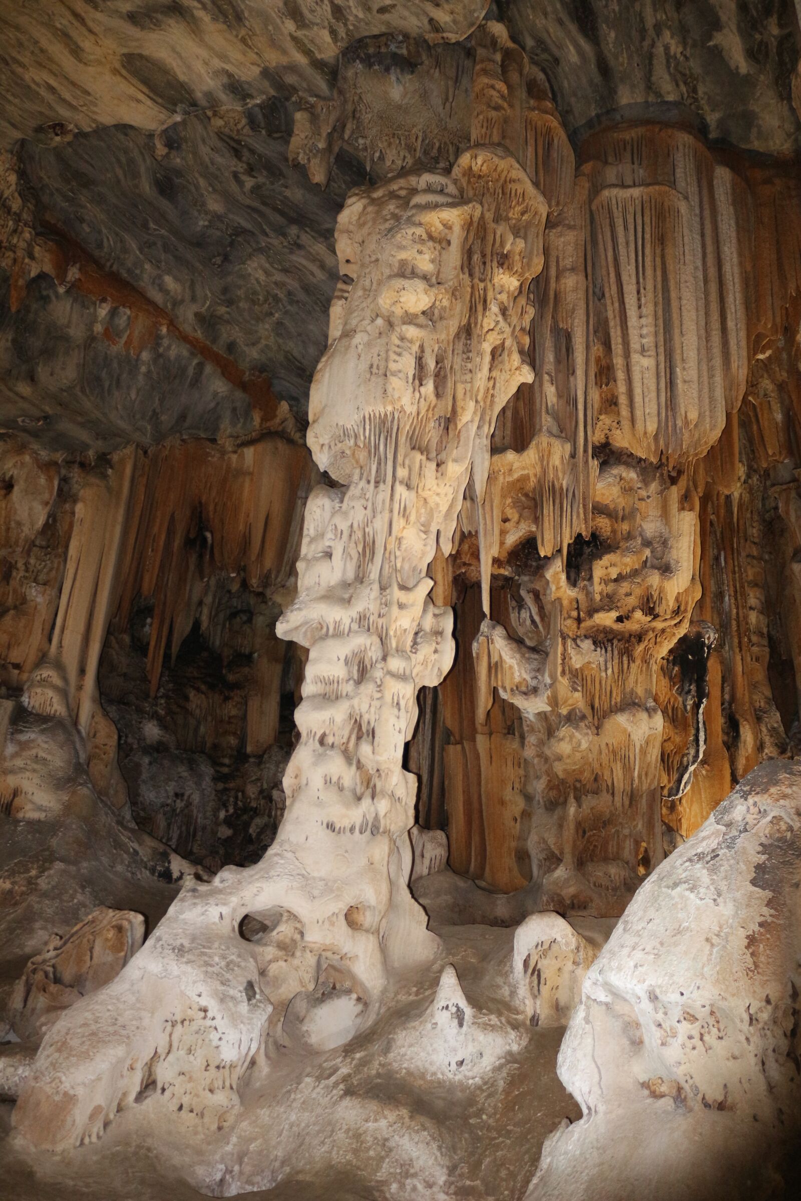 Canon EF-S 18-55mm F3.5-5.6 IS STM sample photo. Cango caves, rock, travel photography