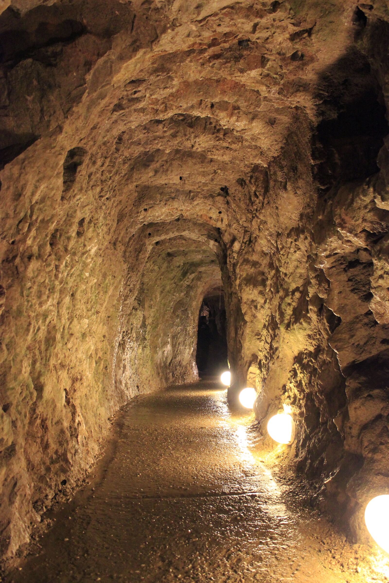 Canon EOS 550D (EOS Rebel T2i / EOS Kiss X4) sample photo. Cave, creepy, ancient photography