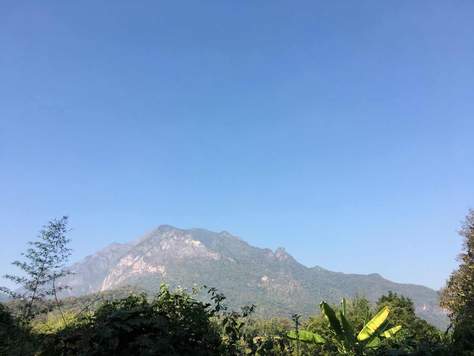 iPhone 6s back camera 4.15mm f/2.2 sample photo. Chiang dao mountain, mountain photography