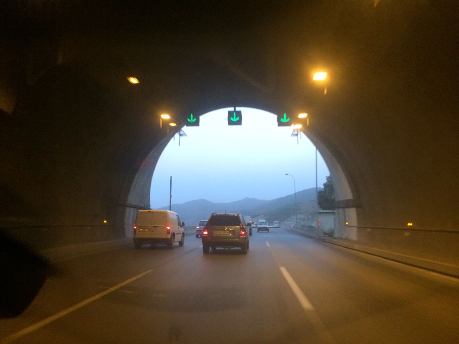 Apple iPhone 5s + iPhone 5s back camera 4.12mm f/2.2 sample photo. Tunnel, vers, beouira photography