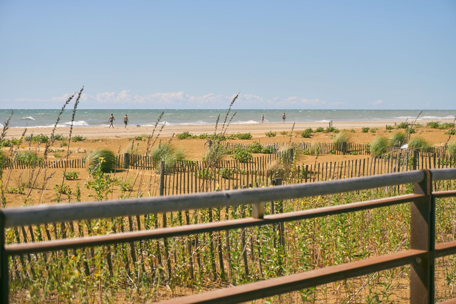 Sony a6400 sample photo. Sand, beach, fence photography