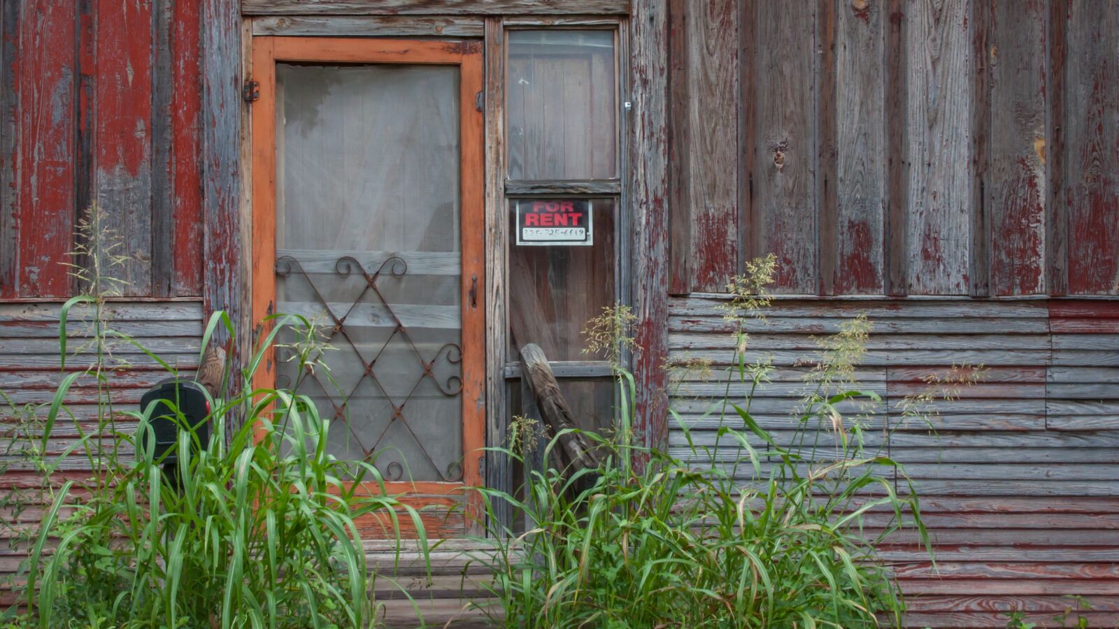 Canon EOS 50D + Canon EF 28-135mm F3.5-5.6 IS USM sample photo. Old door, entrance, wood photography