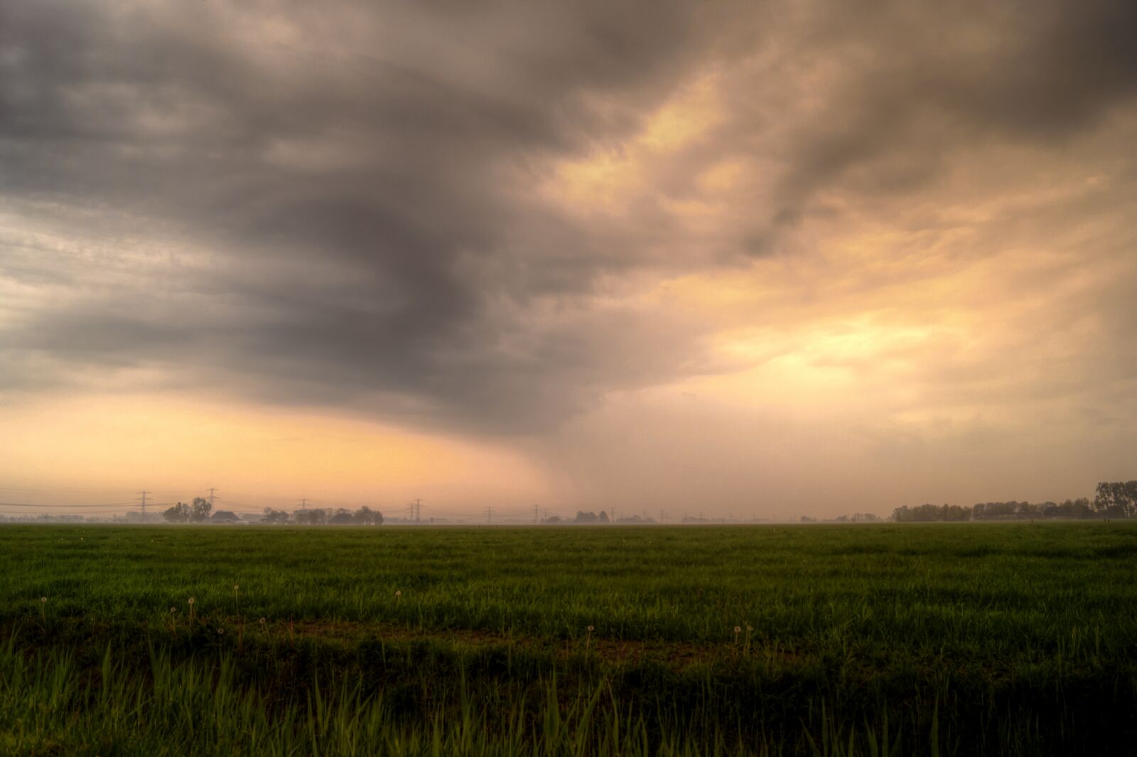 Sony DT 18-55mm F3.5-5.6 SAM II sample photo. Fields, storm, cloudy photography