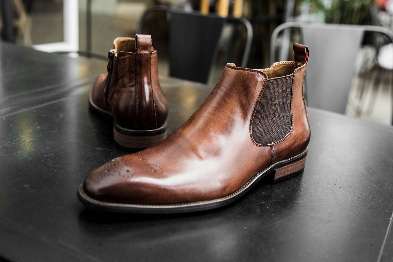 Canon EF 24-70mm F2.8L II USM sample photo. Shoes men, shoe, shine photography