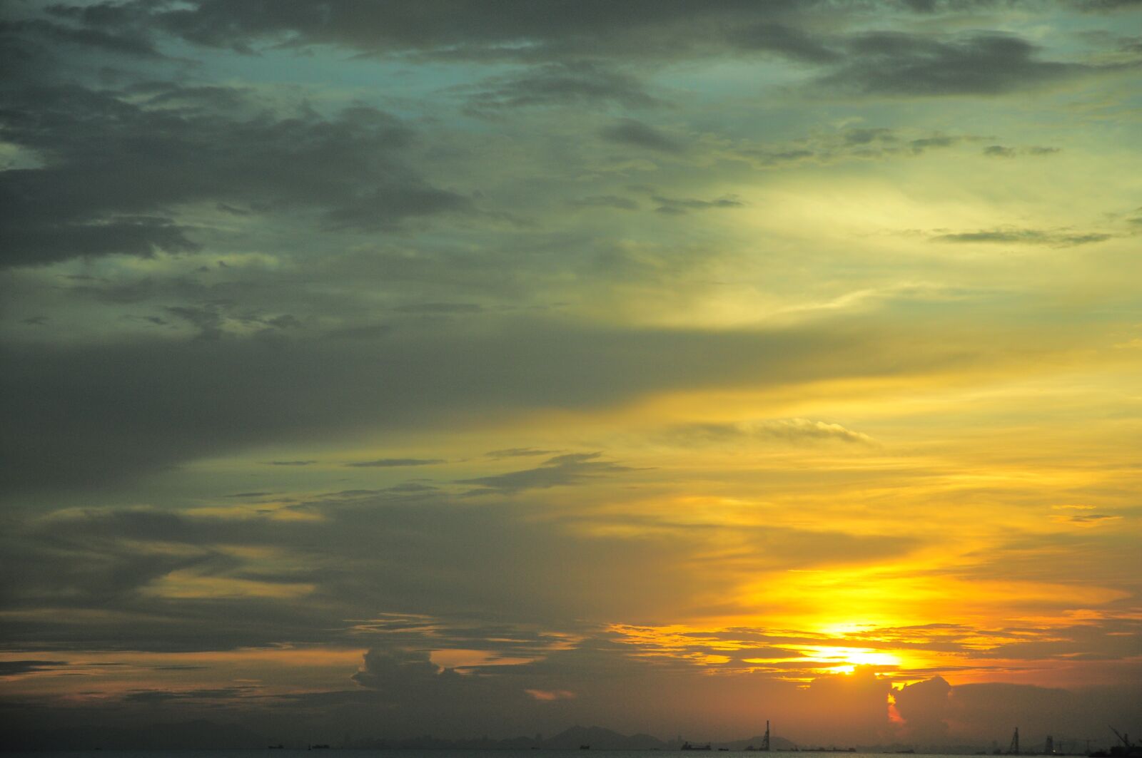 Nikon D90 sample photo. Sun through the clouds photography