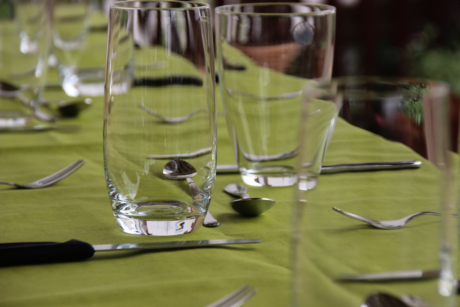 Canon EOS 600D (Rebel EOS T3i / EOS Kiss X5) sample photo. Glasses, table, covered photography